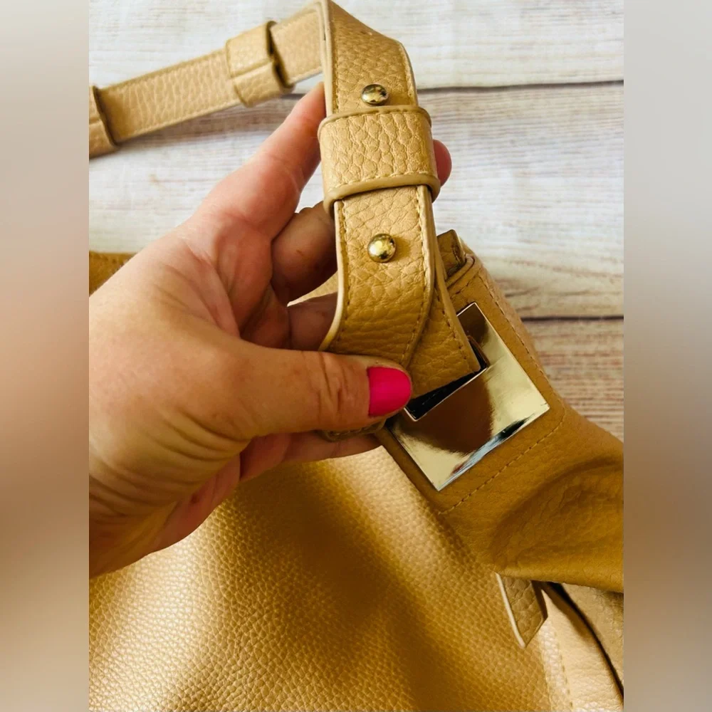 Kenneth Cole Reaction Women’s Tan Logo Zipper One Strap Shoulder Bag